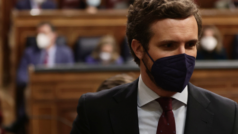 El líder del PP, Pablo Casado, en una sesión plenaria en el Congreso de los Diputados, a 28 de diciembre de 2021, en Madrid.