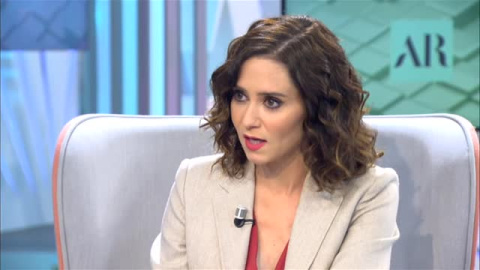 Ayuso dice que la descentralización de las instituciones es una "majadería"