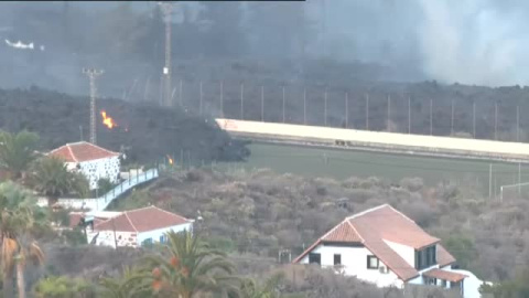 El campo de fútbol de La Laguna, engullido por la lava