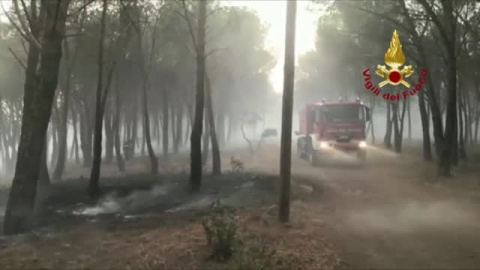 Gran incendio arrasa con la isla de Cerdeña