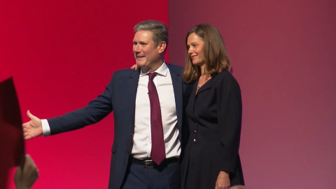 Starmer critica a Corbun en su primer gran discurso como líder laborista