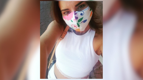 Chenoa pide "prudencia" mientras luce una mascarilla muy colorida