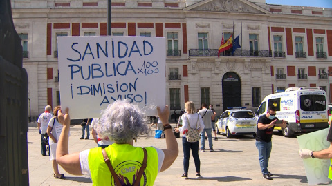 Pensionistas se concentran en Sol contra la "masacre" en residencias