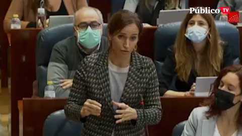 Mónica García, a Ayuso: "Ser valiente es reunirse con los familiares de las residencias y no decir 'venga, vale, yo paso'"