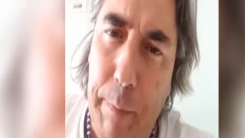 El líder de los antivacunas en Italia, arrepentido tras ser hospitalizado por covid: "Perdón a todos"