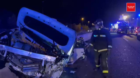 Dos heridos graves en un aparatoso accidente de tráfico en Madrid 