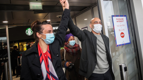 El activista político egipcio-palestino Ramy Shaath llega al aeropuerto CDG cerca de París