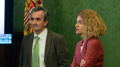 José de Francisco, ex secretario de Estado y hasta ahora jefe de gabinete de Meritxell Batet, con la presidenta del Congreso.