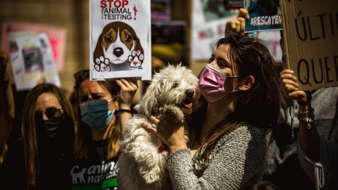 18/01/22. Manifestación en contra la experimentación en animales, en Barcelona, a 24 de abril de 2021.