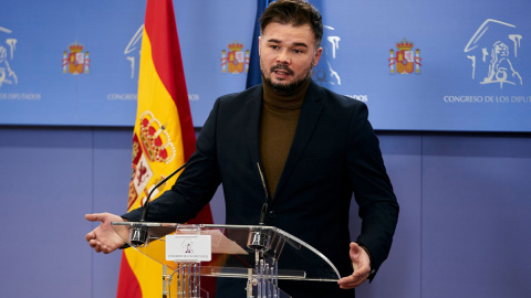 21/12/2021. - El portavoz de ERC en el Congreso, Gabriel Rufián, en una rueda de prensa anterior a una Junta de Portavoces en el Congreso de los Diputados, a 21 de diciembre de 2021, en Madrid, (España). A. Pérez Meca / Europa Press