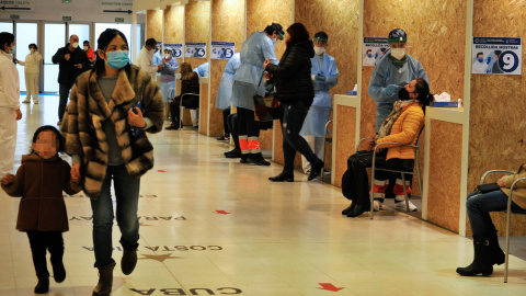 Dispositivo de cribado masivo para detectar positivos por coronavirus en Ourense, a 6 de febrero de 2021.