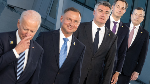 14 de junio de 2021, Bélgica, Bruselas: (LR) El presidente estadounidense Joe Biden, el presidente de Bulgaria Rumen Radev, el presidente de Croacia Zoran Milanovic, el primer ministro de Bélgica Alexander de Croo y el primer ministro de It