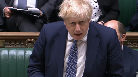 Una captura de pantalla muestra al primer ministro del Reino Unido, Boris Johnson, pronunciando un discurso sobre el conflicto de Ucrania en la Cámara de los Comunes, este martes 25 de noviembre de 2022.