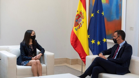 La presidenta nacional de Cs, Inés Arrimadas, en un encuentro con el presidente del Gobierno, Pedro Sánchez.