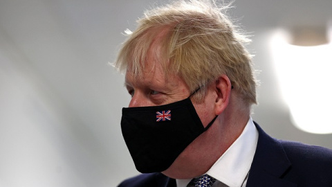 El primer ministro del Reino Unido, Boris Johnson, visita el Hospital de la Universidad de Milton Keynes en Buckinghamshire (24/01/2022).