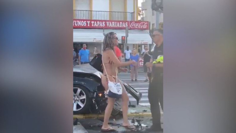 Provoca un accidente, se pone a bailar y se resiste a las autoridades en Lepe