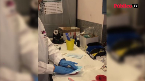 El experimento de una farmacéutica para comprobar las bacterias acumuladas en nuestras mascarillas