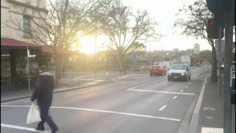 Melbourne amanece desierta, tras su primera noche en toque de queda