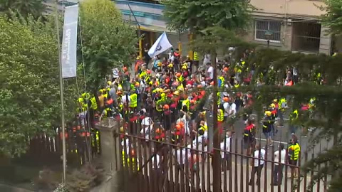 Los trabajadores de Alcoa piden una negociación "sin condiciones" ante el Parlamento gallego