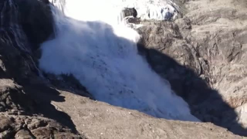 Espectaculares imágenes del colapso de un glaciar 