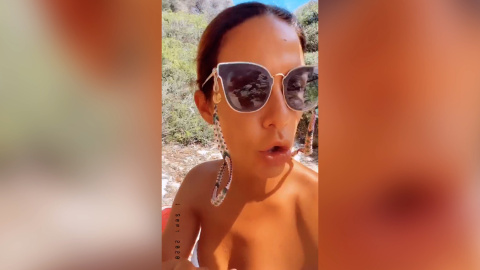 Tamara Gorro disfruta de un día en la playa con su familia