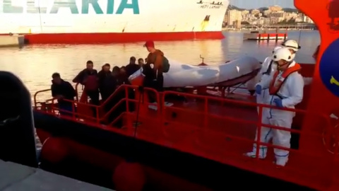 Interceptada una patera con 15 personas a unas 60 millas de Mallorca