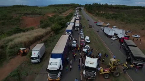 Cientos de camioneros brasileños bloquean decenas de carreteras para protestar por la derrota de Bolsonaro