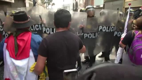 Multitudinaria protesta en Perú para pedir la renuncia del presidente Pedro Castillo