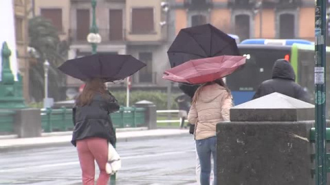 La borrasca Denise recorre la península y Baleares con lluvia, viento y nieve