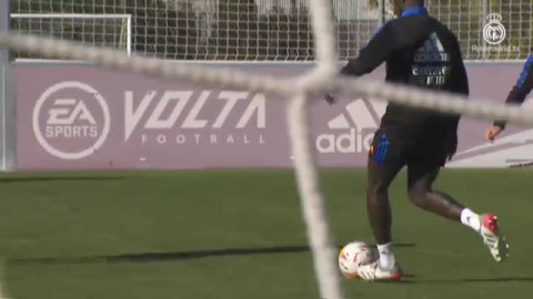 El Real Madrid prepara su próximo encuentro contra el Granada sin los jugadores convocados por sus selecciones