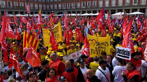 Miles de personas se manifiestan en Madrid para exigir mejoras salariales a la patronal