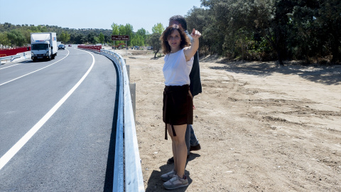 La presidenta de la Comunidad de Madrid, Isabel Díaz Ayuso y el alcalde de Aldea del Fresno, Alberto Plaza, durante la inauguración de los puentes reconstruidos tras la DANA.
Alberto Ortega / Europa Press