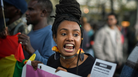 Una mujer durante una manifestación antirracista en Madrid.