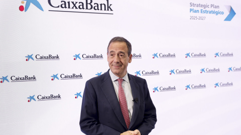 El consejero delegado de CaixaBank, Gonzalo Gortázar, en la presentación del Plan Estratégico 2025-2027 del banco, en Madrid. EFE/ Sergio Perez