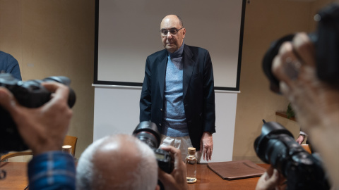 Alejo Vidal-Quadras, a su llegada a una rueda de prensa, en la Asociación de la Prensa, a 23 de febrero de 2024, en Madrid (España).