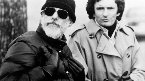 El escritor Jerzy Kosinski (derecha), con el cineasta Hal Ashby, en una foto de 1979 en Estados Unidos.