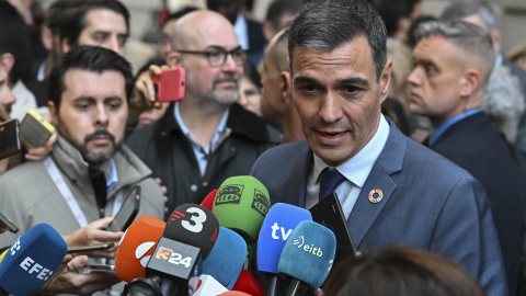 El presidente del Gobierno, Pedro Sánchez, realiza declaraciones tras el pleno celebrado este jueves en el Congreso de Los Diputados