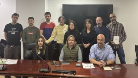 Los docentes se encierran en la sede del Gobierno de Cantabria ante la "negativa de Educación a negociar la adecuación retributiva"