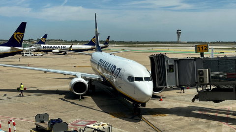 Un avión de Ryanair en el aeropuerto Josep Tarradellas Barcelona-El Prat. REUTERS/Nacho Doce