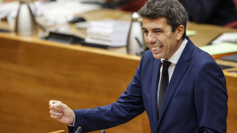 El president de la Generalitat Valenciana, Carlos Mazón, durante una sesión plenaria, en Les Corts Valencianes, a 15 de noviembre de 2024, en València.