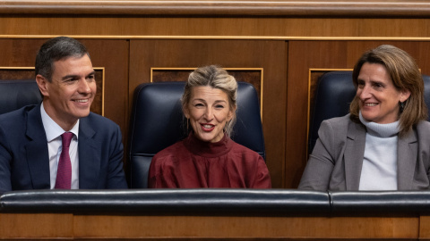 (I-D) Pedro Sánchez, Yolanda Díaz y Teresa Ribera, en una imagen de archivo.