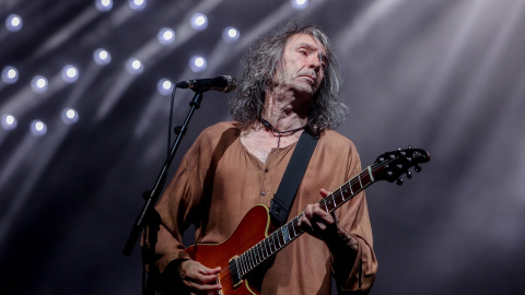 El cantante Roberto Iniesta, 'Robe', durante un concierto en el Auditorio Miguel Ríos, a 25 de mayo de 2024, en Rivas-Vaciamadrid, Madrid (España).