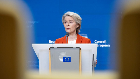 La presidenta de la Comisión Europea, Ursula von der Leyen, en una conferencia de prensa en Bruselas, a 17 de octubre. 2024.