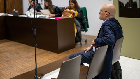 El periodista Saül Gordillo durante las declaraciones de la denunciante.