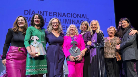 Algunas de las autoras del libro, integrantes de la Asociación de Mujeres Juezas de España, en la entrega del premio Menina, Justicia Feminista, para la jueza Isabel Giménez, el pasado 25 de noviembre.