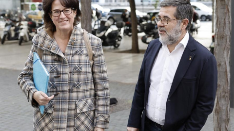 Els expresidents de l'ANC, Jordi Sánchez i Elisenda Paluzie, en arribar aquest matí a la Ciutat de la Justícia Els expresidents de l'ANC, Jordi Sánchez i Elisenda Paluzie, en arribar aquest matí a la Ciutat de la Justícia