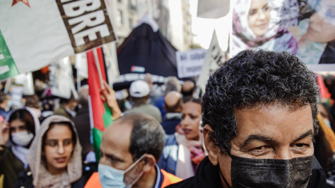  El delegado estatal del Frente Polisario en España, Abdulah Arabi, participa junto a un grupo de personas en una manifestación contra la violación de derechos en el Sáhara Occidental. Imagen de archivo.Carlos Luján / Europa Press