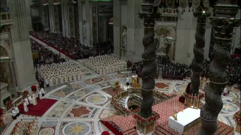 El papa lamenta que todavía exista una humanidad "insaciable de dinero, poder y placer"