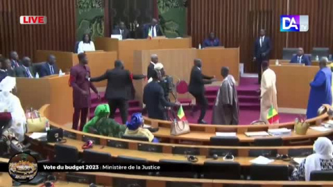 Se desata una pelea a golpes en el Parlamento de Senegal 