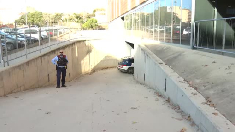 Tensión a las puertas de los juzgados de Vilafranca donde declara el detenido por secuestrar y violar a una menor